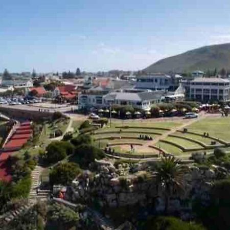 Central Modern Studio Apartment, Hermanus Waterfront エクステリア 写真