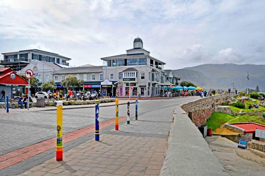 Central Modern Studio Apartment, Hermanus Waterfront エクステリア 写真