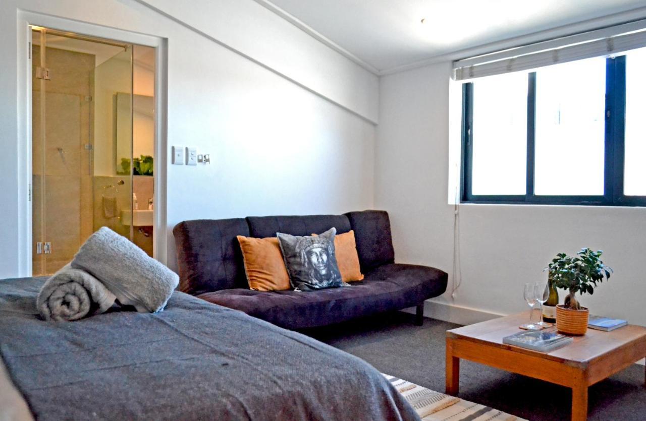 Central Modern Studio Apartment, Hermanus Waterfront エクステリア 写真